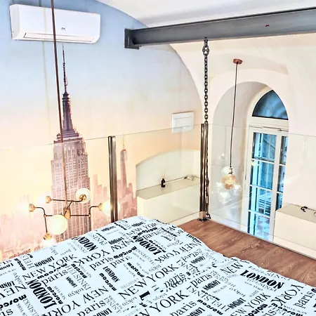 Downtown Next To The Basilica Budapesta